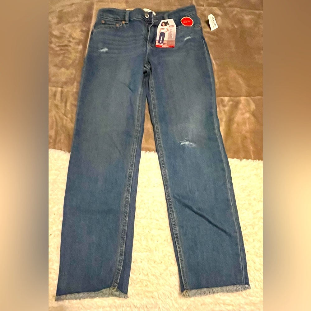 NEW Levi’s mid rise relaxed fit raw hem jeans